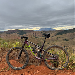 Aplicação de marca em quadro de bike — Braip